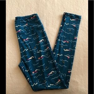 LuLaRoe Leggings Swimming Designed One Size Fits 0-6